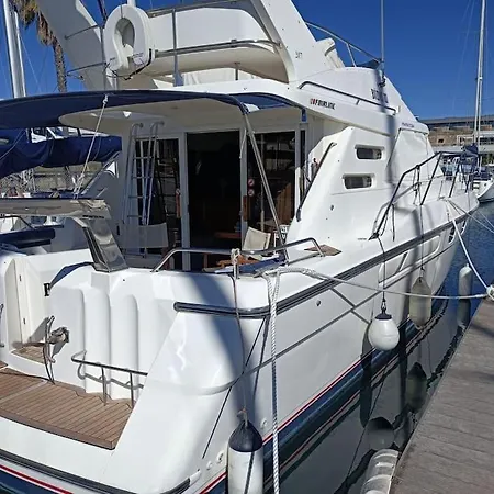 Barco Buzios Iii Hotel en barco *