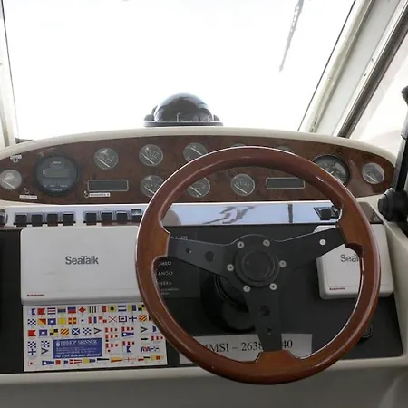 Barco Buzios Iii Hotel en barco