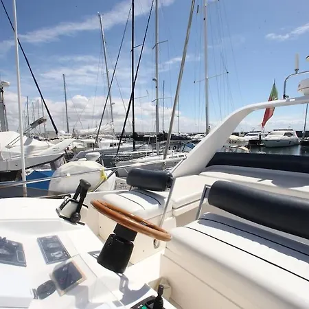 Barco Buzios Iii Båthotell *