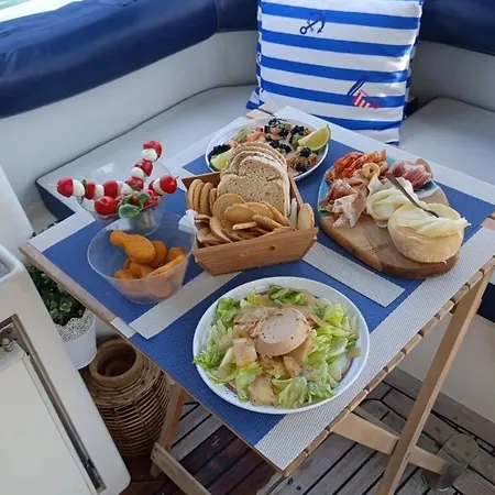 Barco Buzios Iii Botel *