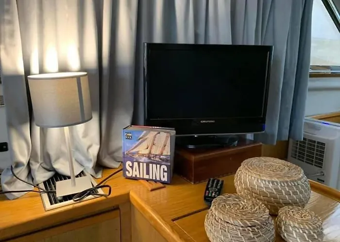 Barco Buzios Iii Bådhotel